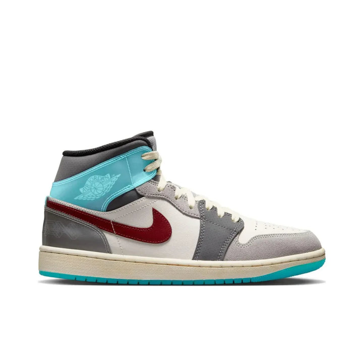 Nike Air Jordan 1 Mens trainers Medium Cut Basketball Shoes White