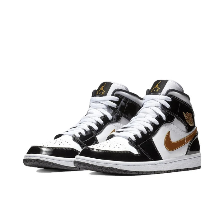 Nike Air Jordan 1 Mens trainers Medium Cut Basketball Shoes White