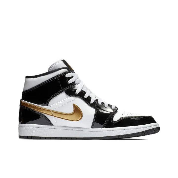 Nike Air Jordan 1 Mens trainers Medium Cut Basketball Shoes White